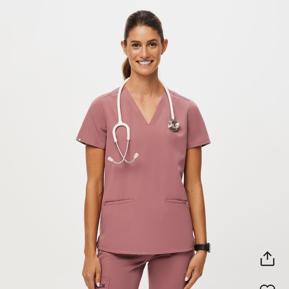 Figs scrub set, NWOT!  Color is Mauve.  Size small.